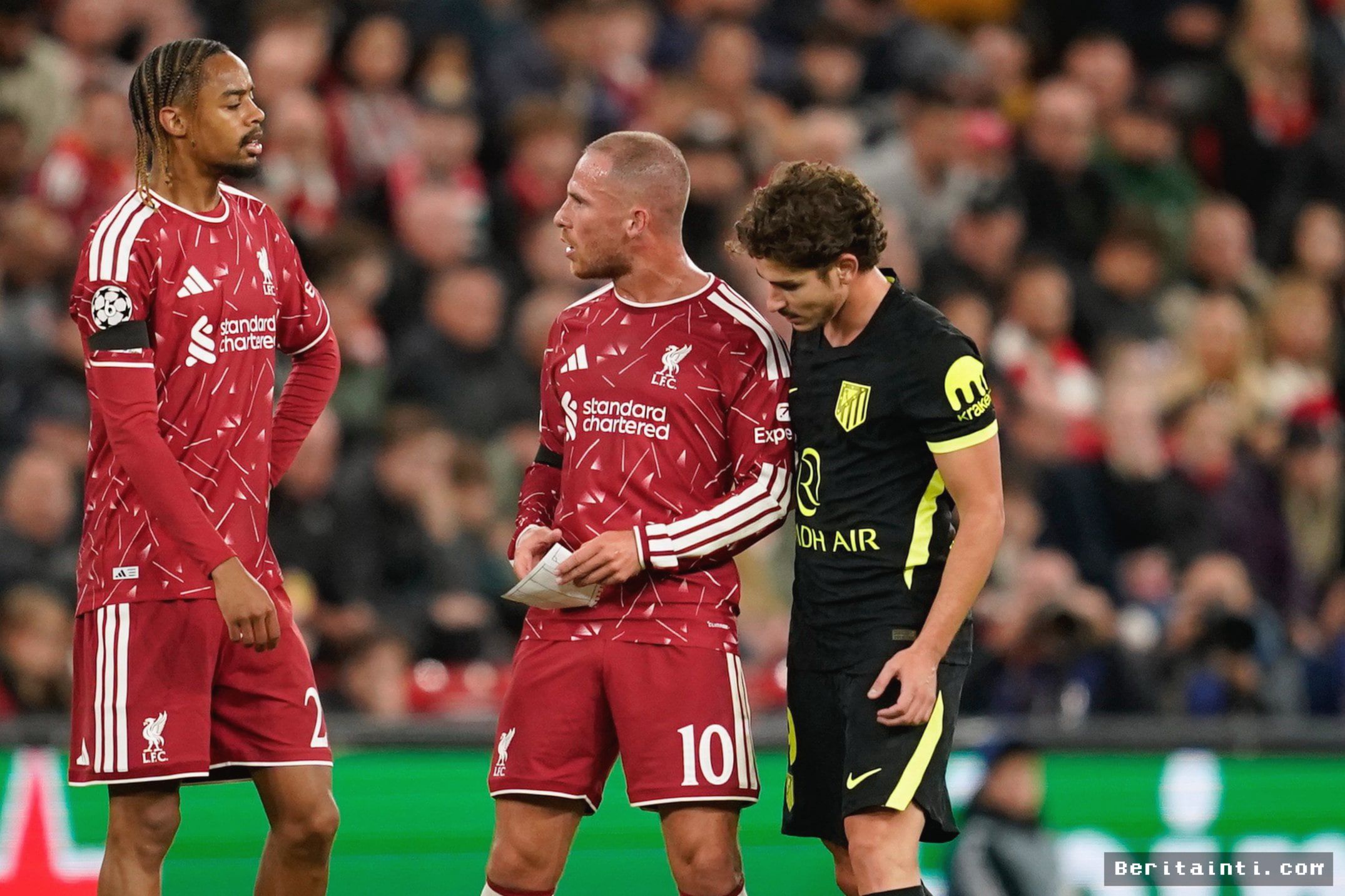 Liverpool vs Atletico: Mac Allister Ungkap Momen Alvarez Intip Catatan Taktik
