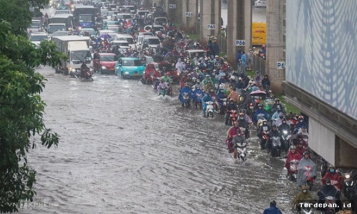 Hanoi Dilanda Banjir Parah Akibat Hujan Deras Semalaman