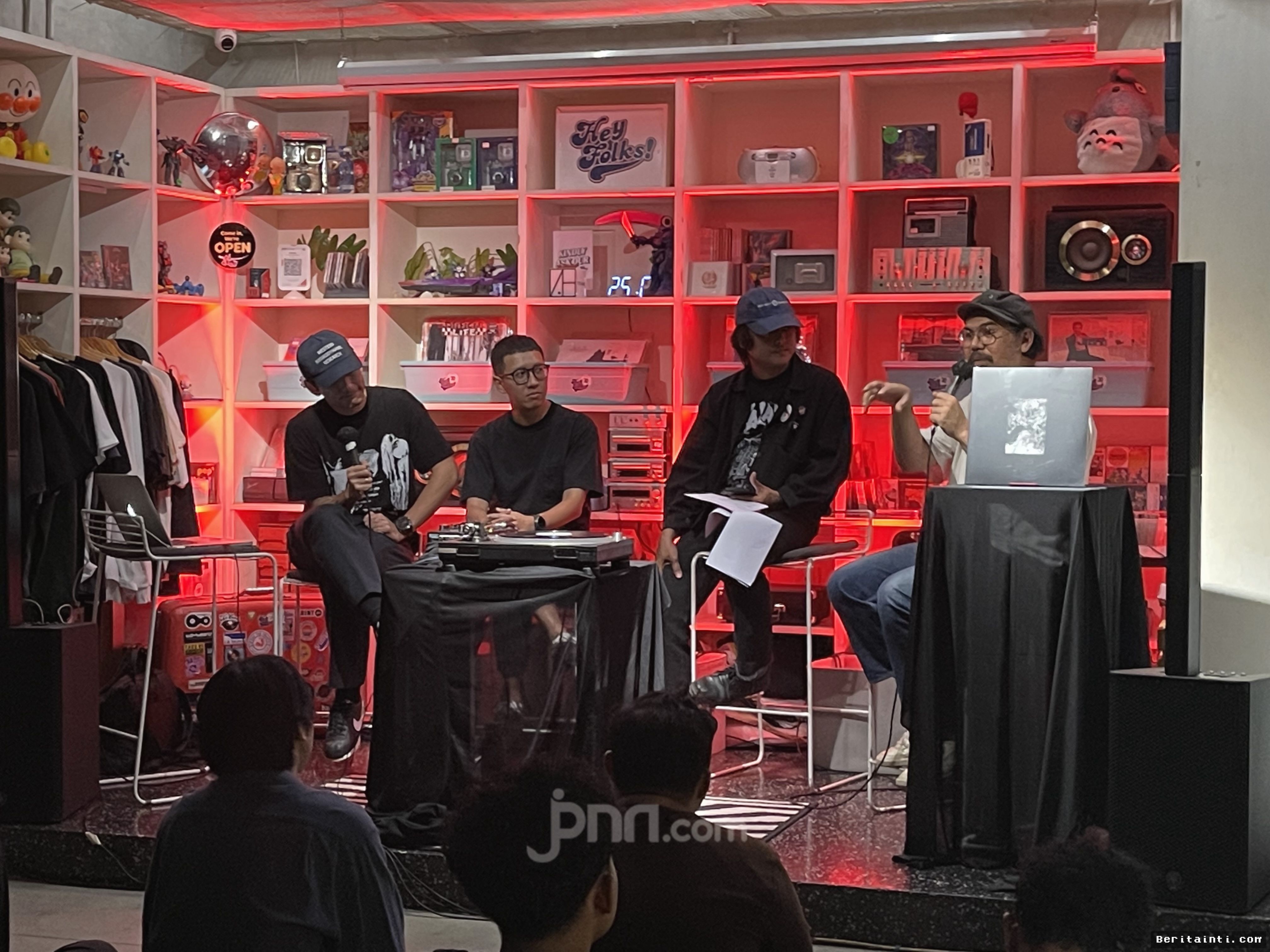 JAKARTA — The Trees & The Wild Rilis Piringan Hitam Album Zaman, Zaman