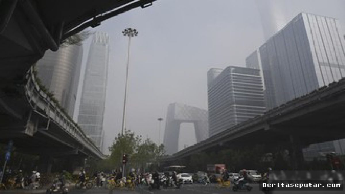 BEIJING — Polusi Udara Ganas Kembali Terjang Beijing, AQI Tembus 191