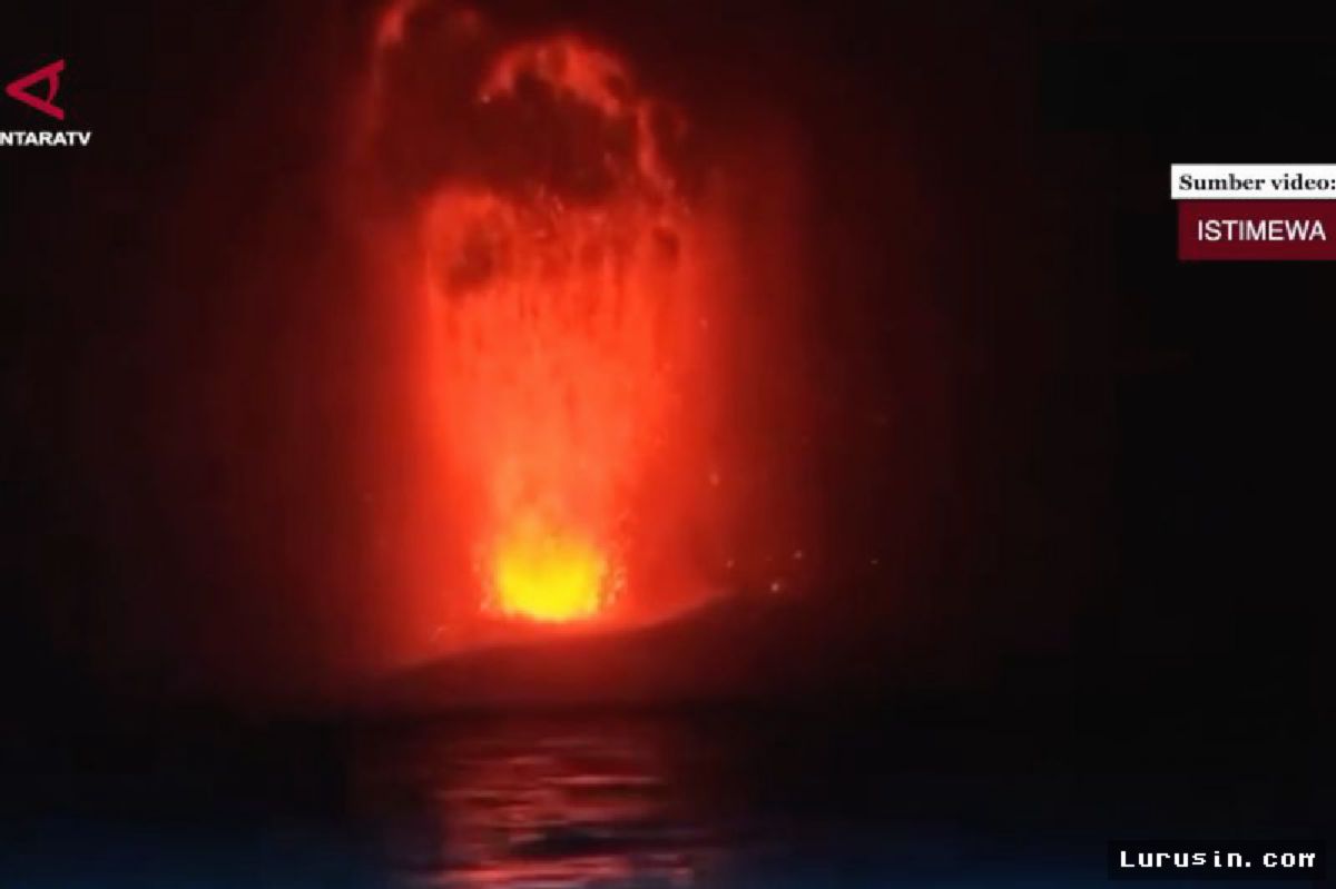 BNPB Larang Seluruh Aktivitas Radius 3 Km Gunung Anak Krakatau