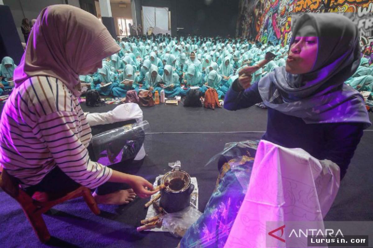 450 Santri MTs Bumi Shalawat Sidoarjo Ikuti Batik Fest 2026