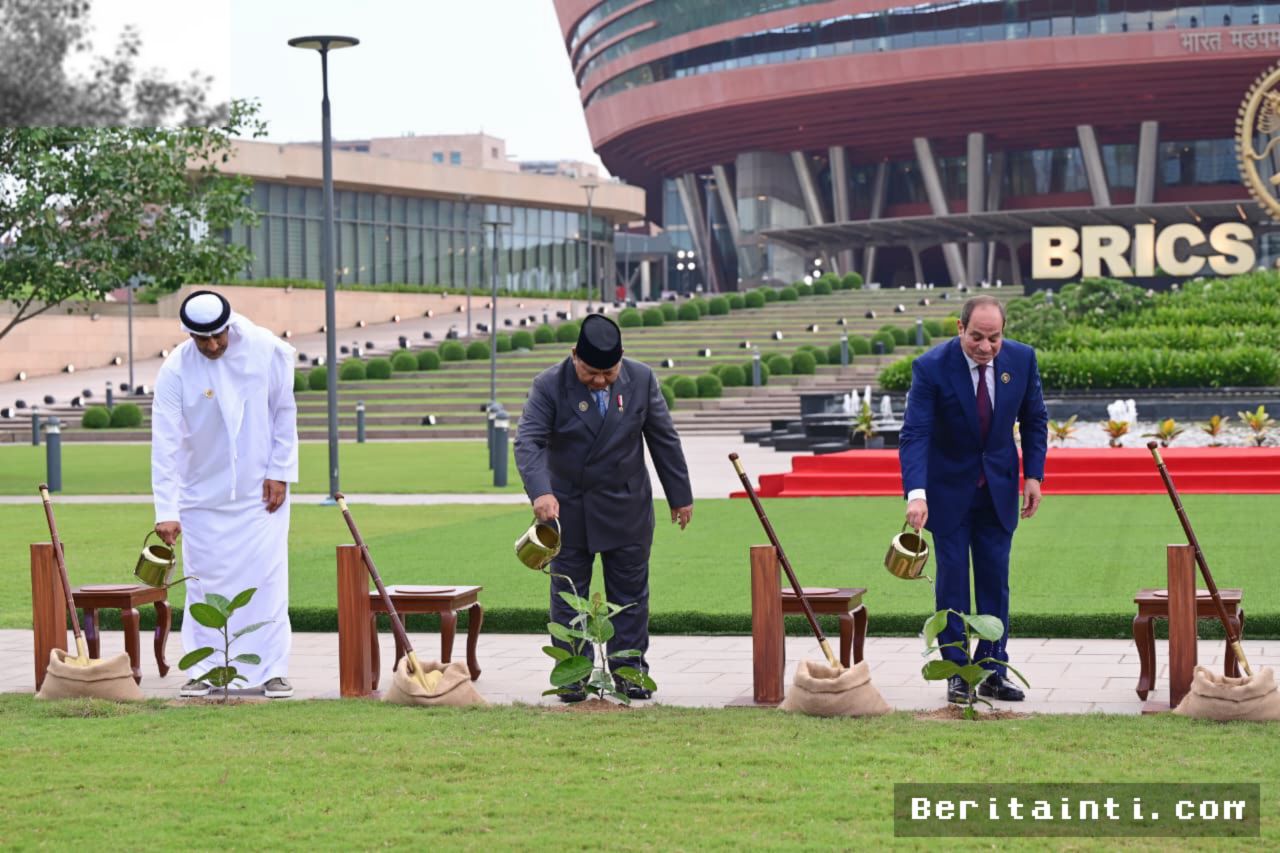 Prabowo Tanam Pohon Banyan Bersama Para Pemimpin BRICS di India