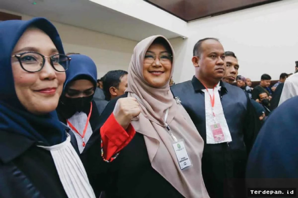 PN Jakarta Timur: Dokter Tifa Bacakan Nota Keberatan Kasus Ijazah