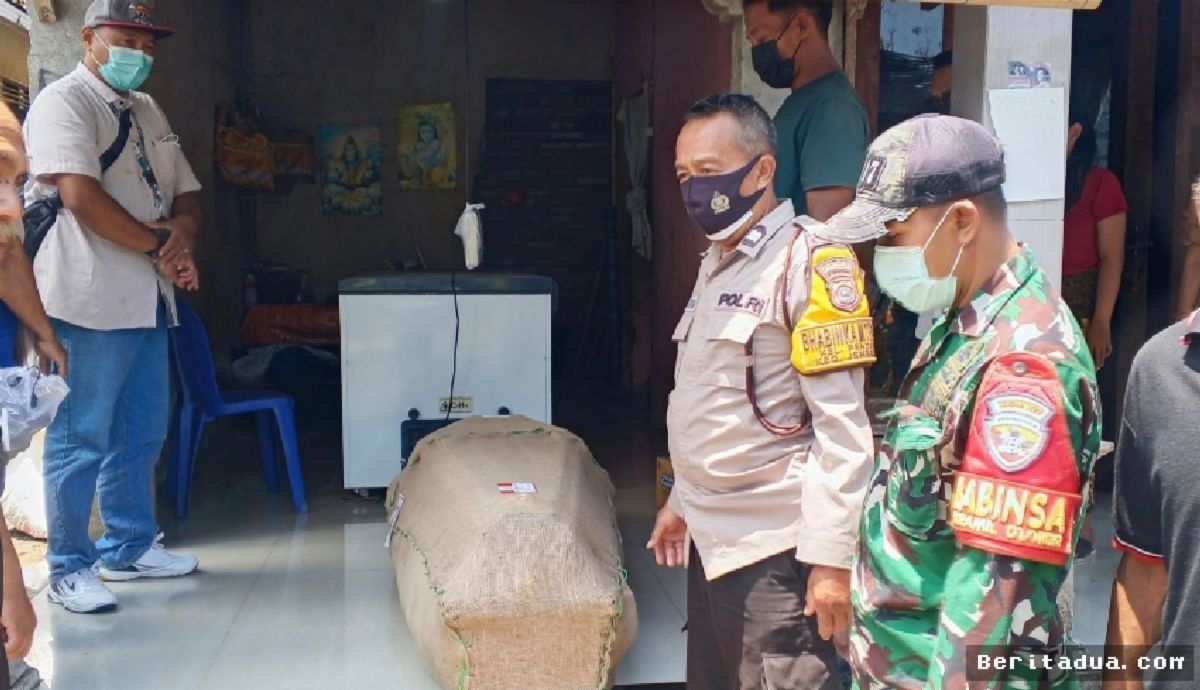 JEMBRANA — Jenazah PMI Darmayasa Tiba Setelah Dua Pekan