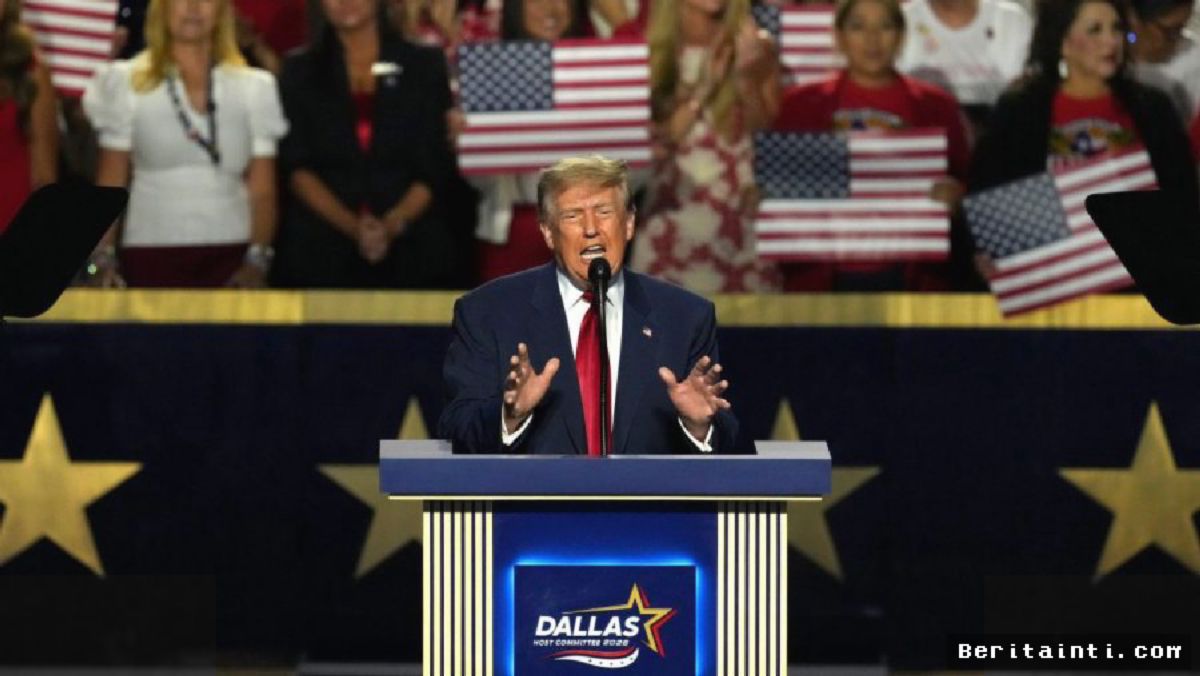 DALLAS — Trump Desak Ribuan Pendukung Berikrar Menangkan Pemilu Sela