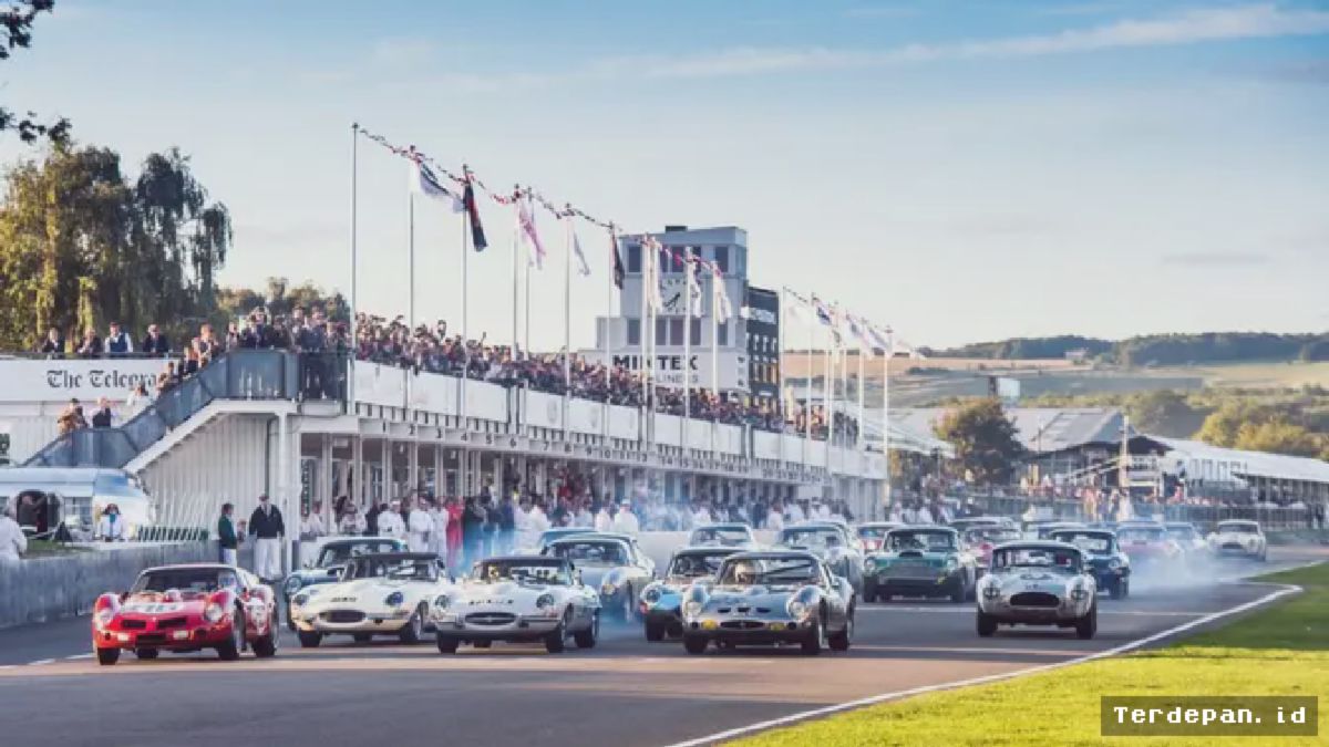 Goodwood Revival — Aksi Balap Mobil Klasik Pukau Ribuan Penonton