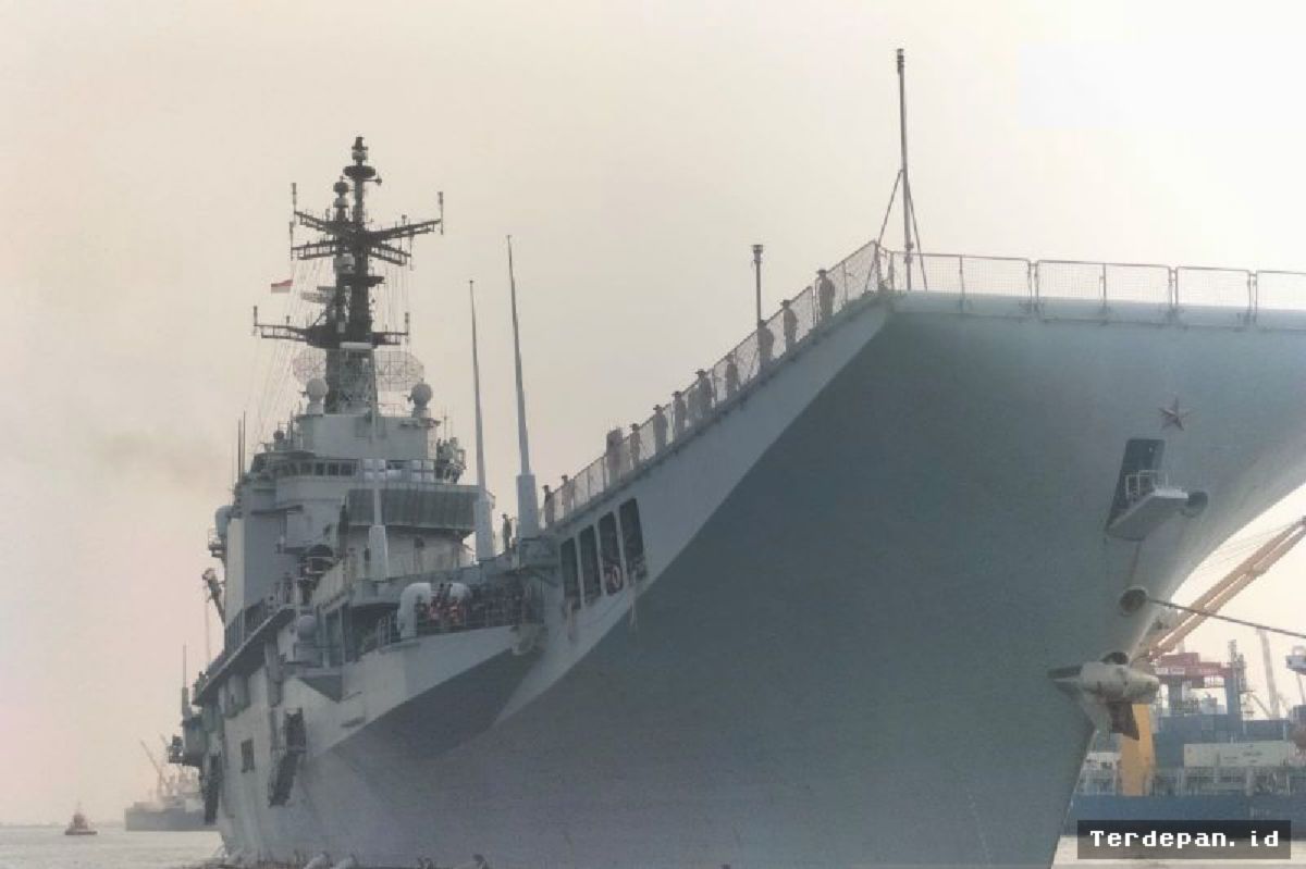 JAKARTA — Kapal Induk ITS Giuseppe Garibaldi Berlabuh di Tanjung Priok