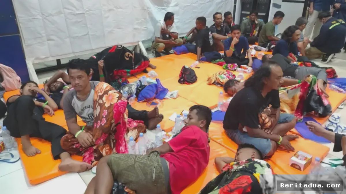 KAPAL VIRGO TRANSPORT 8 — Penumpang Lompat ke Laut Sebelum Kapal Karam