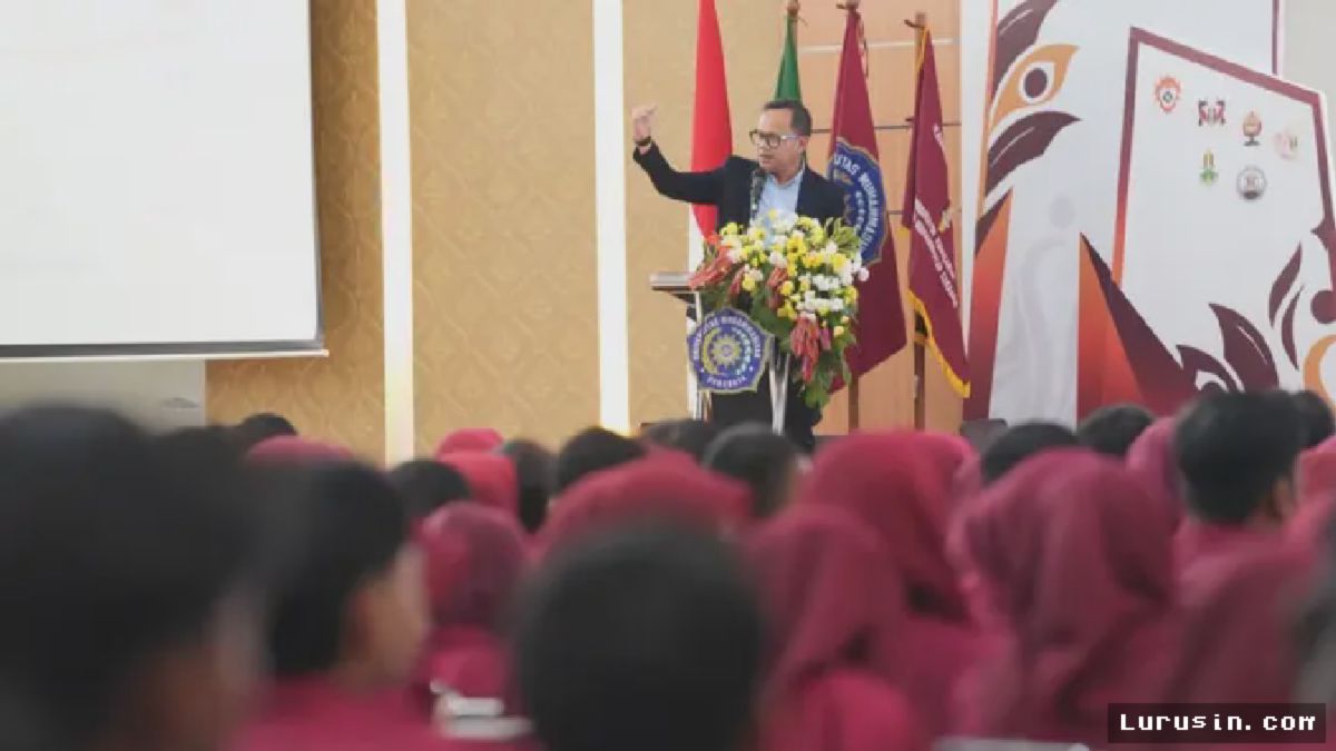 SURABAYA — Bima Arya Dorong Mahasiswa UM Surabaya Kritis Kawal Kebijakan