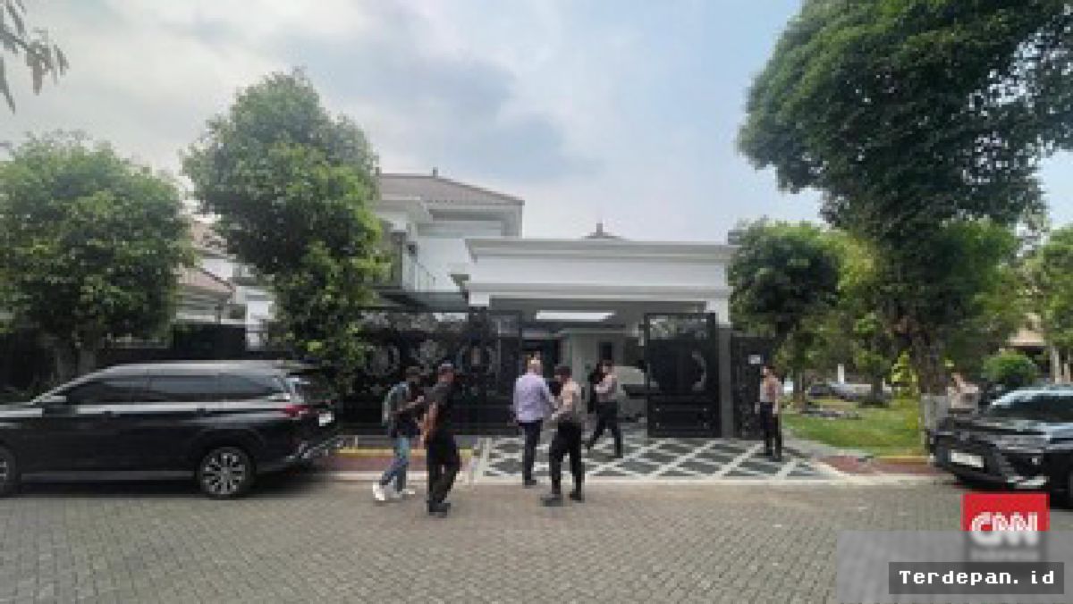 KPK Geledah Rumah Anggota Polri Terkait Kasus Bupati Bekasi