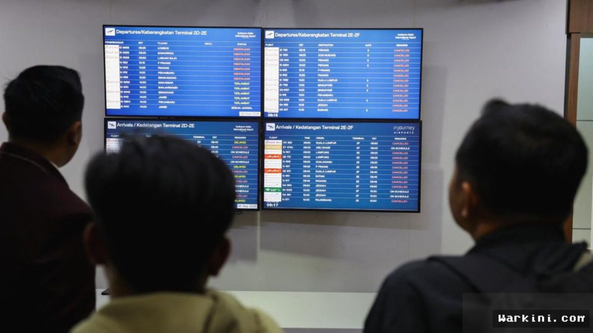 Erupsi Anak Krakatau Lumpuhkan Empat Bandara, 150 Ribu Penumpang Terdampak