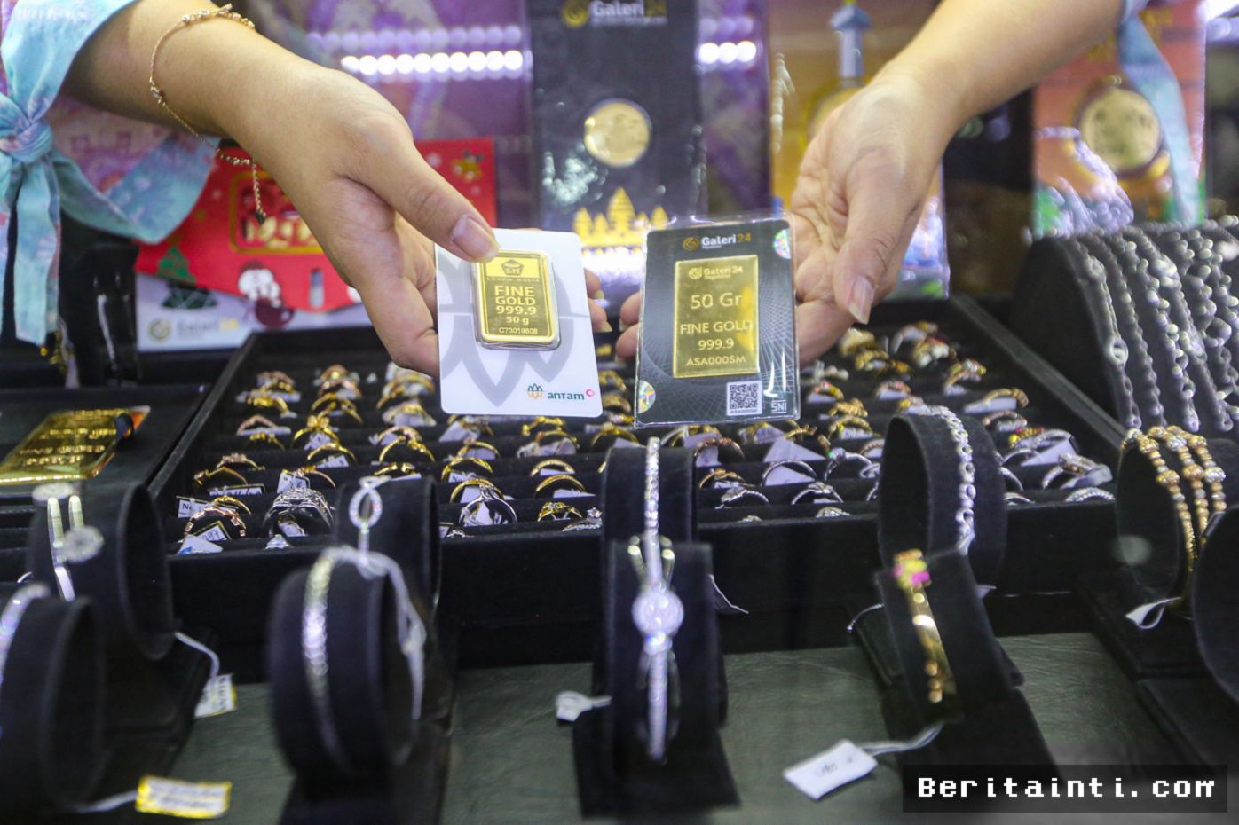 Harga Emas Antam di Pegadaian Merosot Rp26 Ribu per Gram