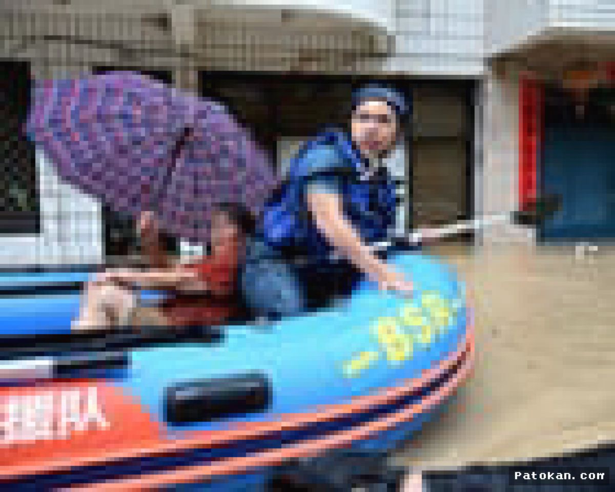 TIONGKOK — Taifun Saudel Terjang Tiongkok, Ratusan Ribu Warga Dievakuasi
