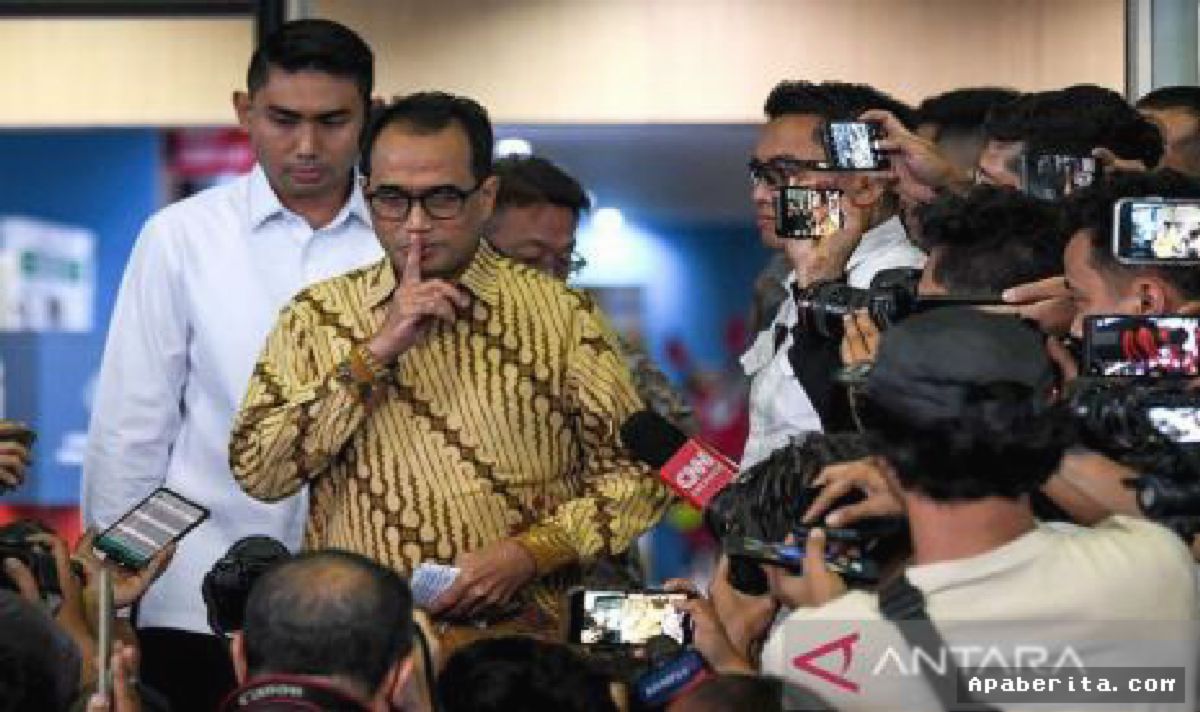 KPK: Eks Menhub Budi Karya Absen Sidang DJKA karena Sakit