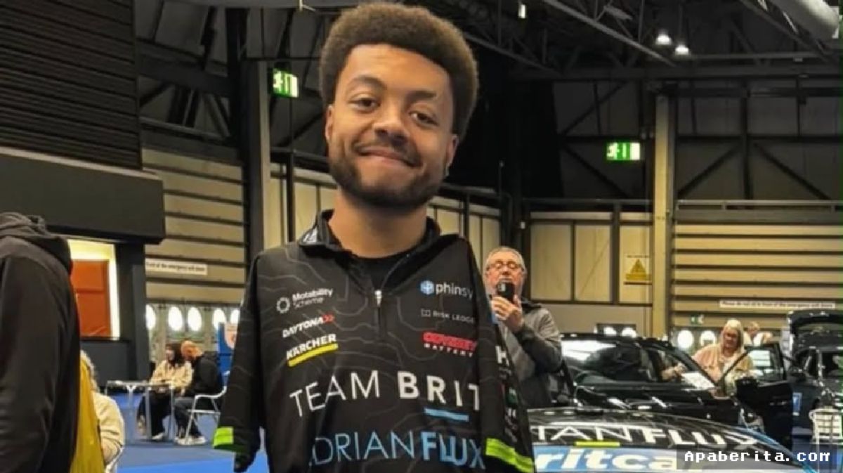 Callum Smith — Pembalap Tanpa Lengan Asal Inggris Uji Mobil Balap Khusus