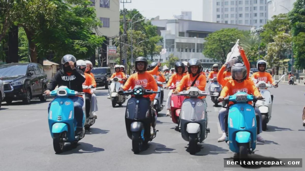 SURABAYA — Puluhan Bikers Vespa Matik Meriahkan Acara SYB Ride