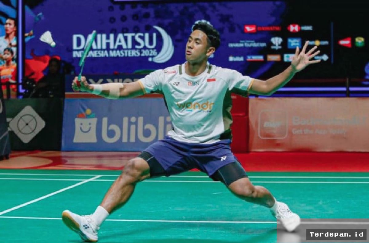 JAKARTA — Alwi Farhan Timba Ilmu Bulu Tangkis dari Kento Momota
