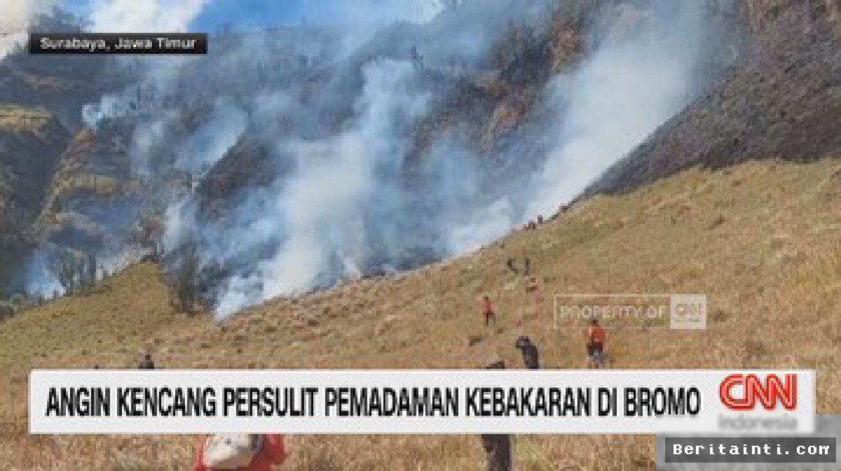BROMO — Angin Kencang dan Cuaca Kering Persulit Pemadaman Karhutla