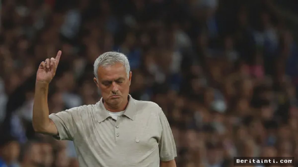 BARCELONA — Jose Mourinho Soroti Performa Taktis Real Madrid di La Liga