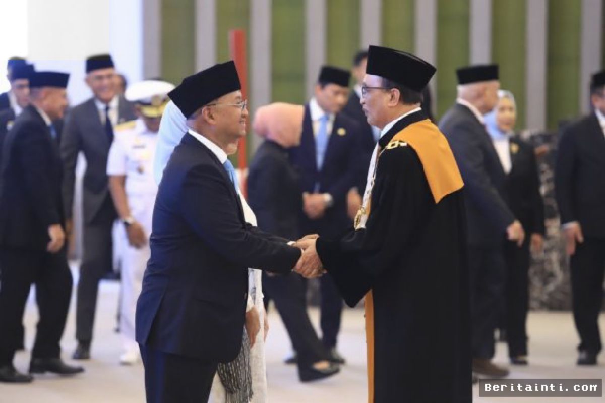 JAKARTA — OJK Lantik Sarjito Pimpin Bursa Mineral dan Siapkan Aturan