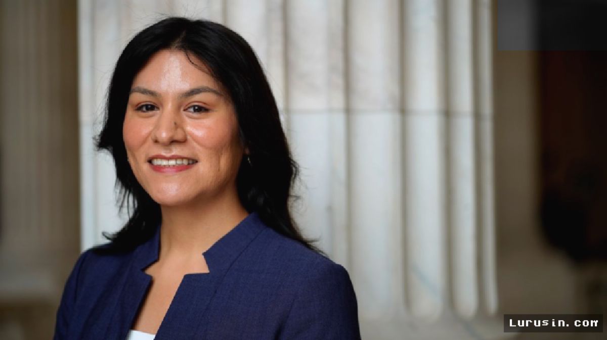 WASHINGTON — Eks Pianis Rubi Flores Pimpin Kebijakan Kaukus Hispanik Lawan Trump
