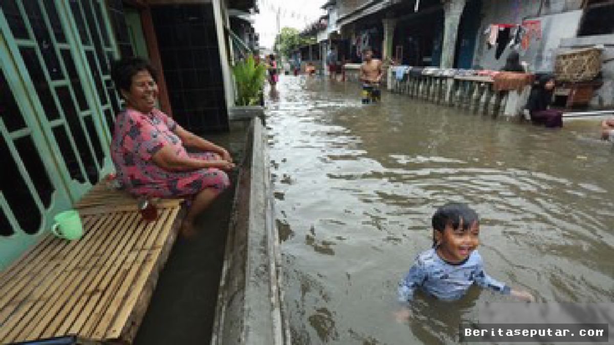 MEDAN — Banjir Parah Rendam Sejumlah Titik, Ribuan KK Terdampak