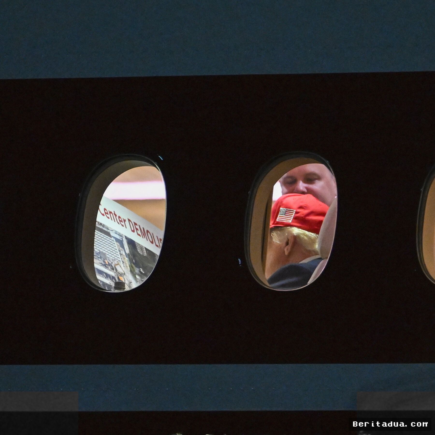 WASHINGTON — Foto Trump di Air Force One Picu Spekulasi Kennedy Center
