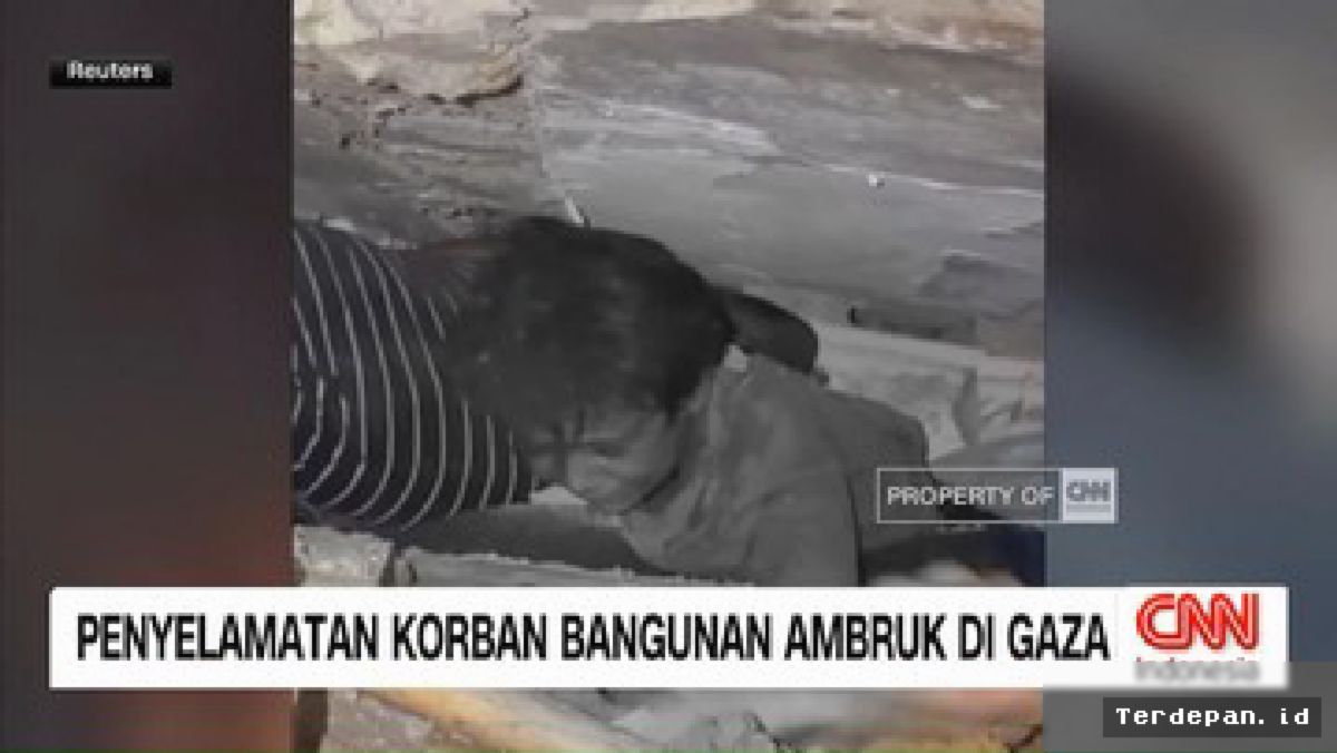 Kota Gaza — Tim Penyelamat Evakuasi Korban Bangunan Ambruk Akibat Bombardir