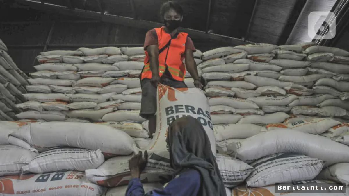 JAKARTA — Bulog Jamin Stok Beras Nasional Aman Tanpa Impor