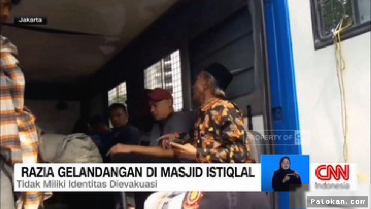 JAKARTA — Petugas Gabungan Penertibkan Puluhan PPKS di Masjid Istiqlal