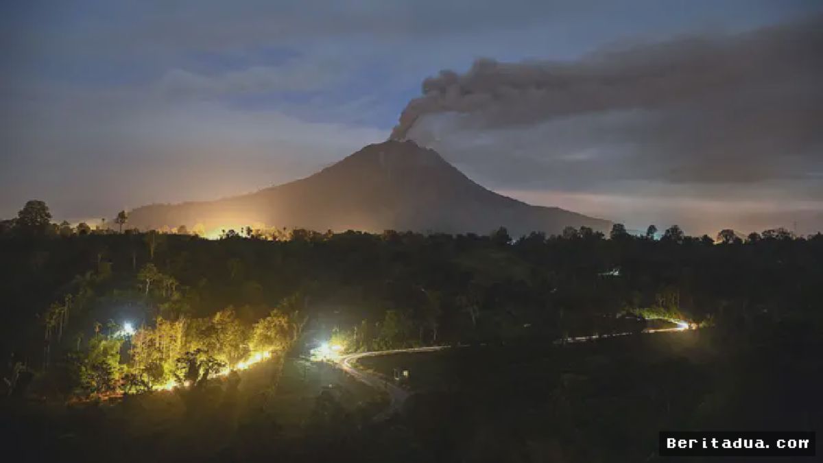 Gunung Sinabung Kembali Erupsi, Warga Karo Diimbau Jauhi Zona Bahaya