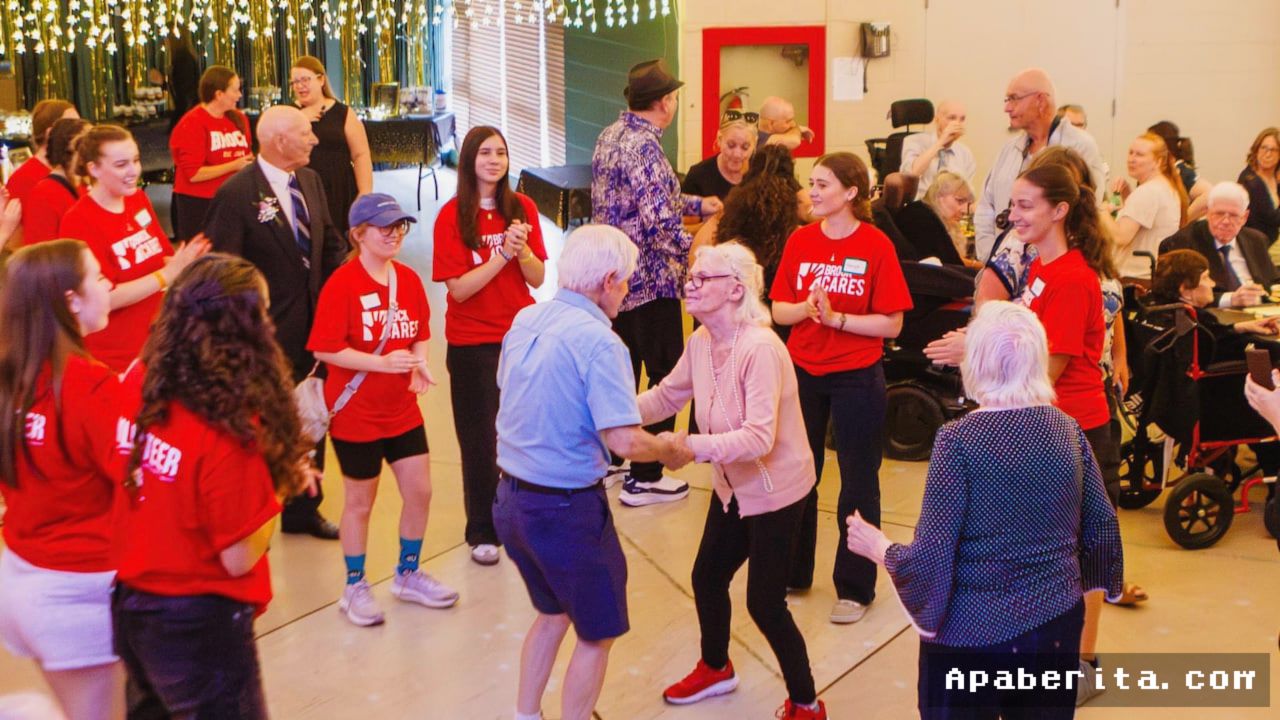 KANADA — Mahasiswa Brock University Gelar Pesta Dansa Lansia