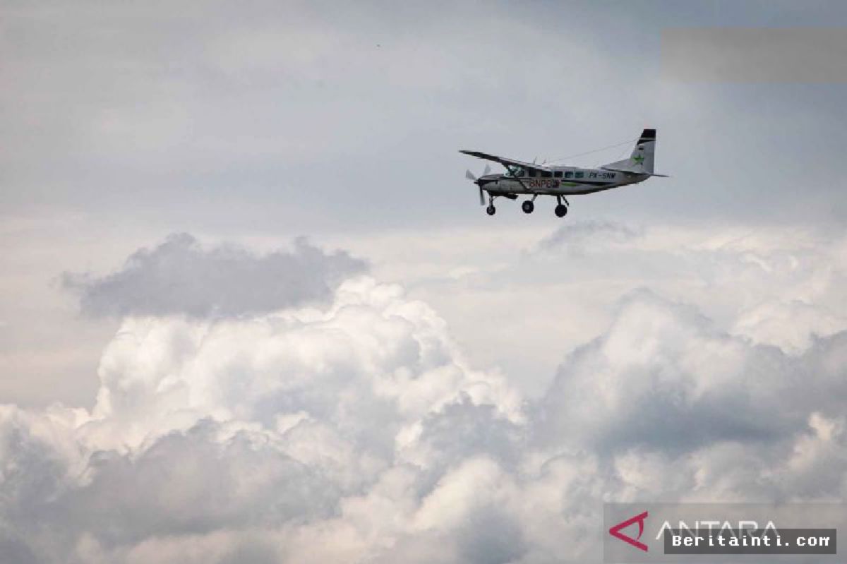 JAKARTA — Pemerintah Gelar Cloud Seeding Netralisir Abu Vulkanik Krakatau