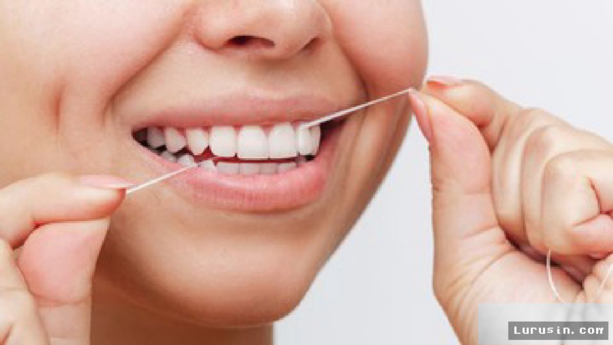 Dokter Gigi Ungkap Perbandingan Efektivitas Dental Floss dan Water Flosser