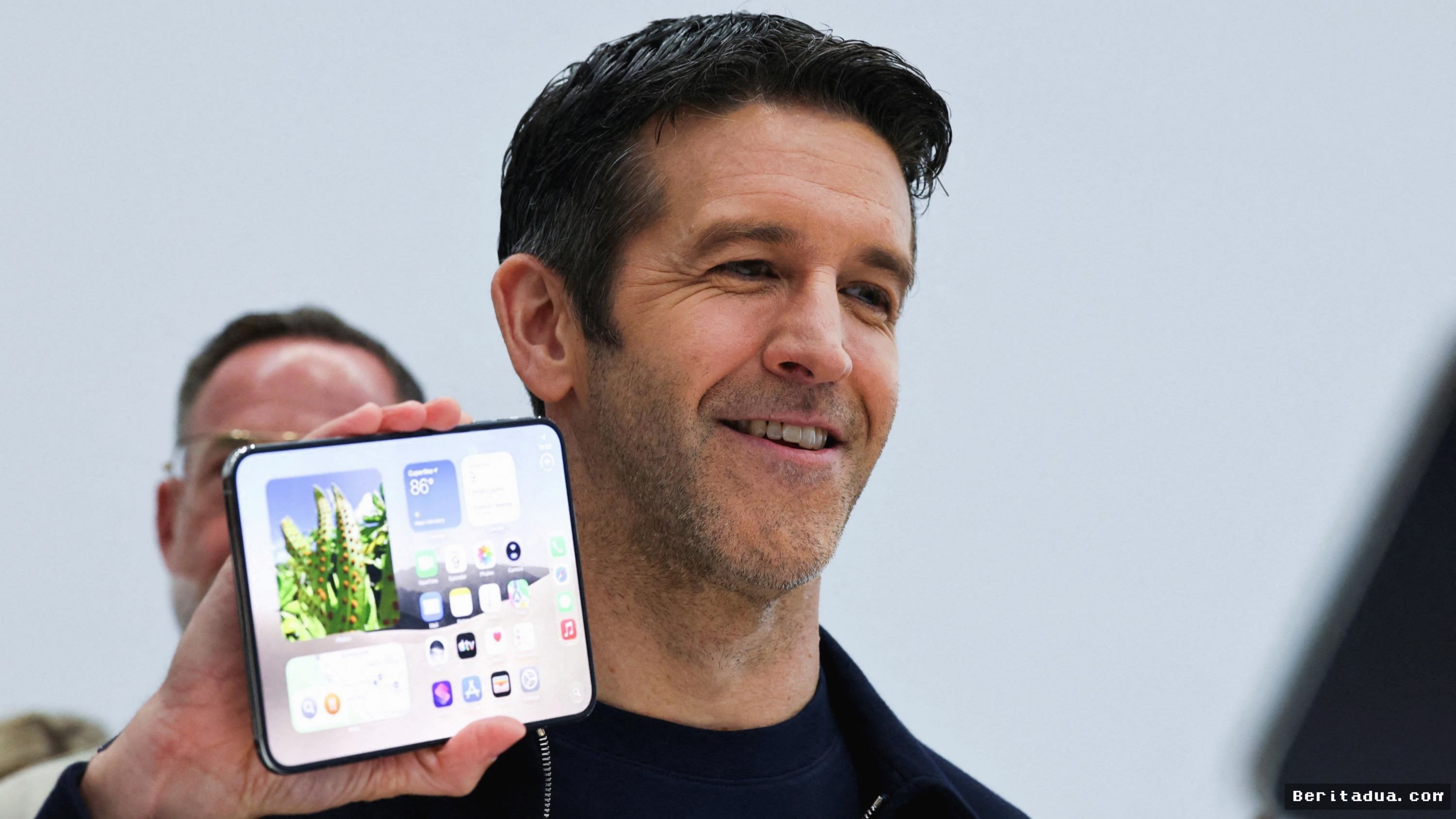 Cupertino — Apple Ungkap iPhone Duo Sebagai Perwujudan Visi Steve Jobs