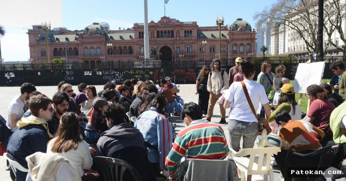 UBA Gelar Kuliah Terbuka di Plaza de Mayo Tuntut Anggaran Kampus