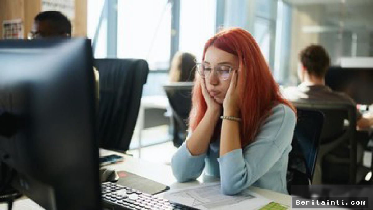 Pekerja China Keluhkan 'Office Ageing', Lingkungan Kerja Pemicu Penuaan Dini