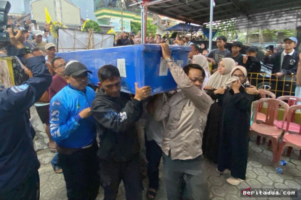 GARUT — Dua Jenazah Korban KM Virgo Tiba di Rumah Duka