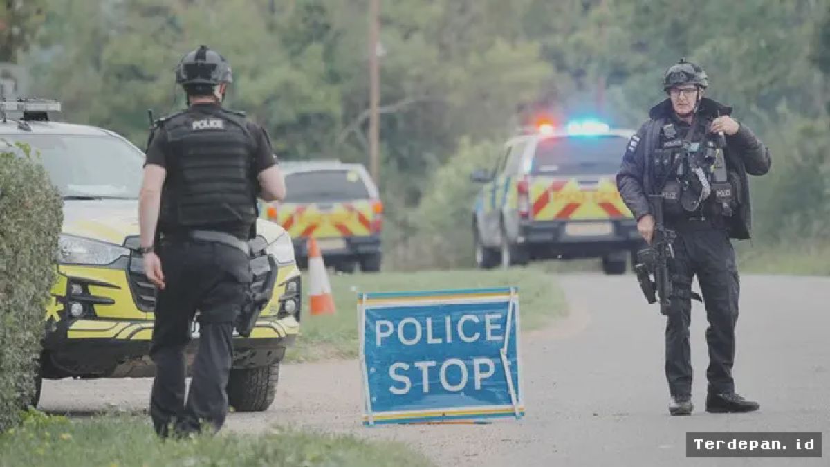 Insiden Dekat RAF Fairford, Polisi Inggris Pasang Penyekatan
