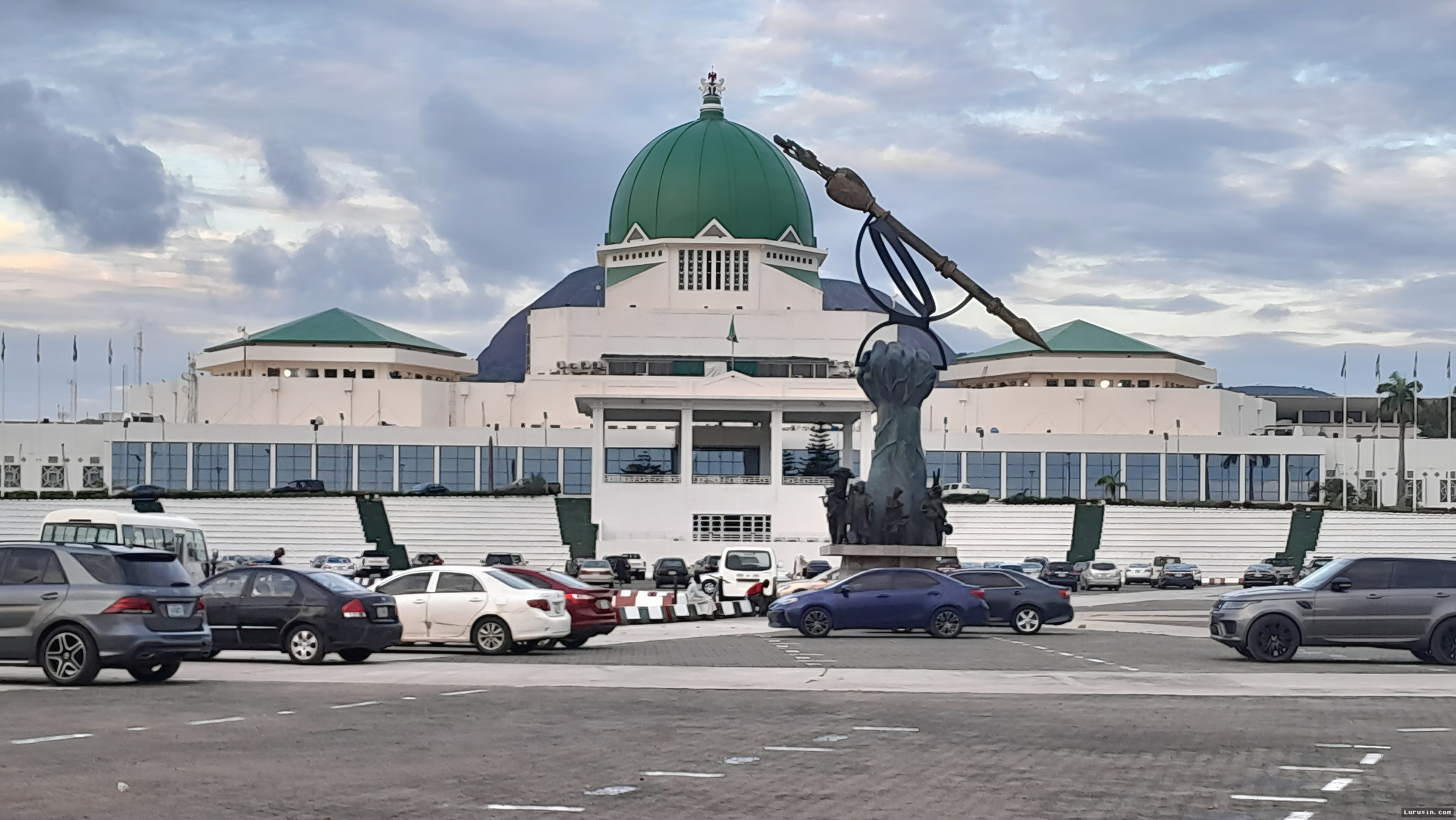 NIGERIA — Parlemen Serahkan RUU Amandemen Konstitusi ke Dewan Daerah