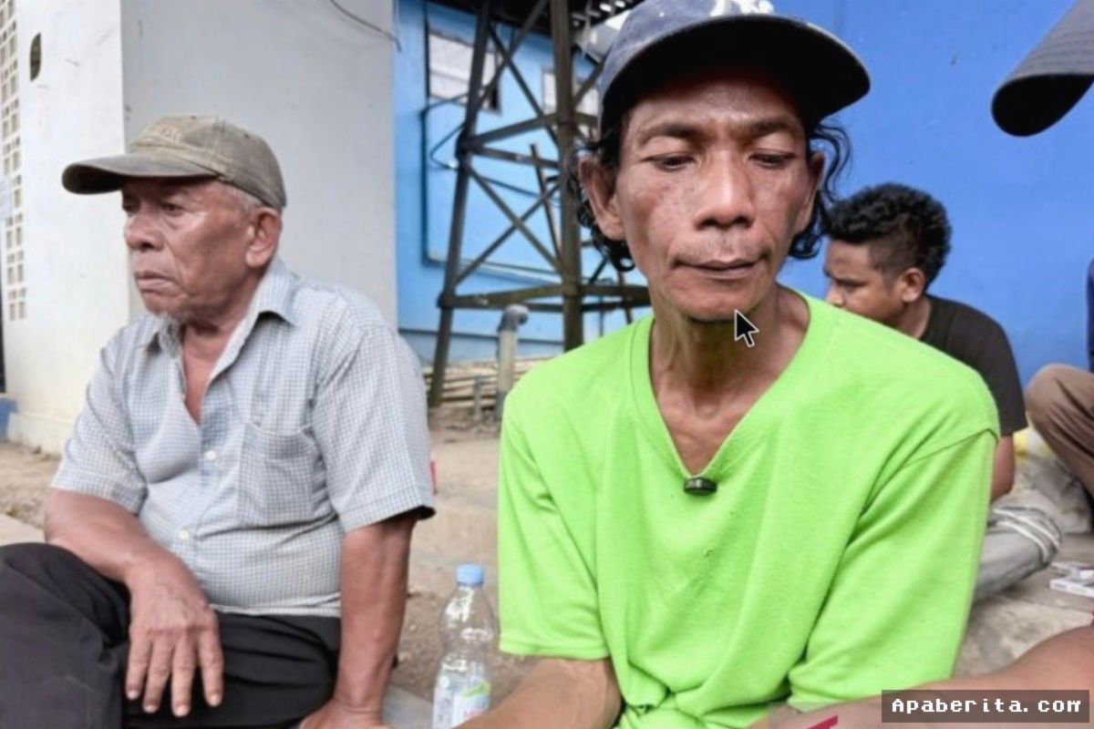 BANJARMASIN — Keluarga Penumpang Virgo Transport 8 Menanti Kepastian Evakuasi
