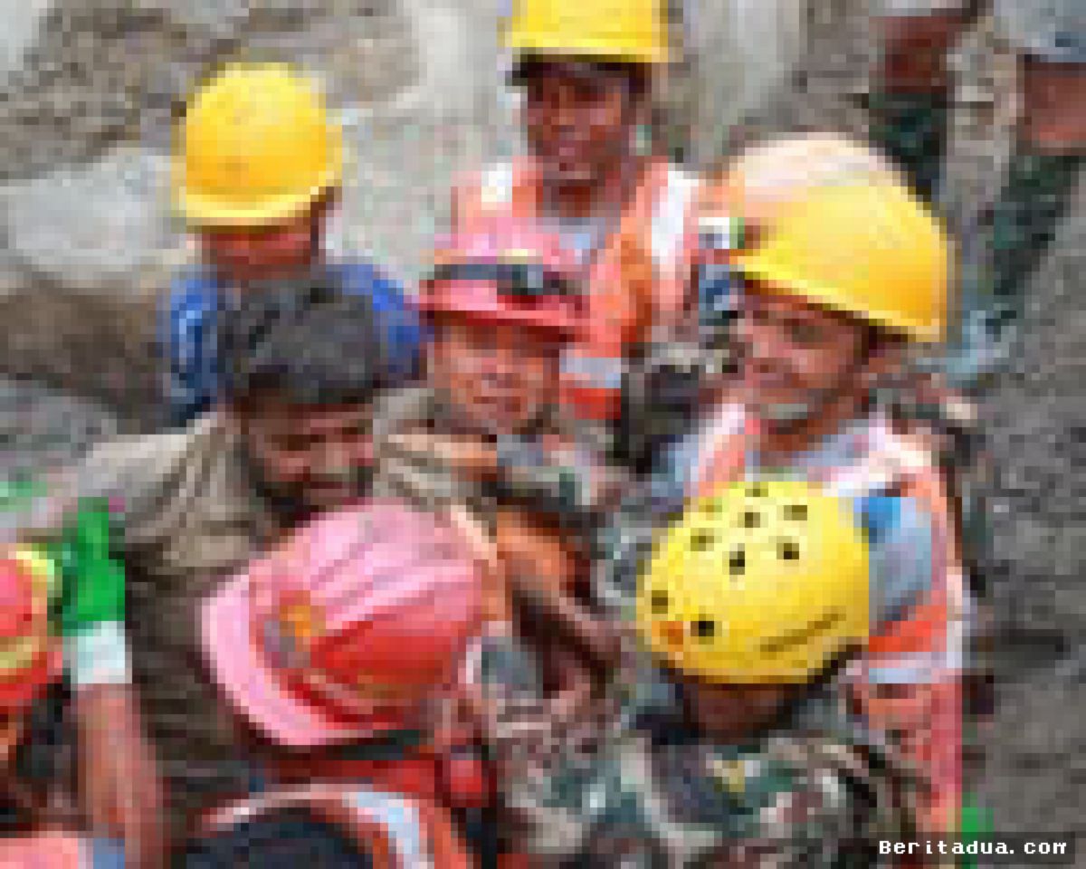 NEPAL — Dua Pekerja Selamat Usai Sembilan Hari Terjebak Terowongan