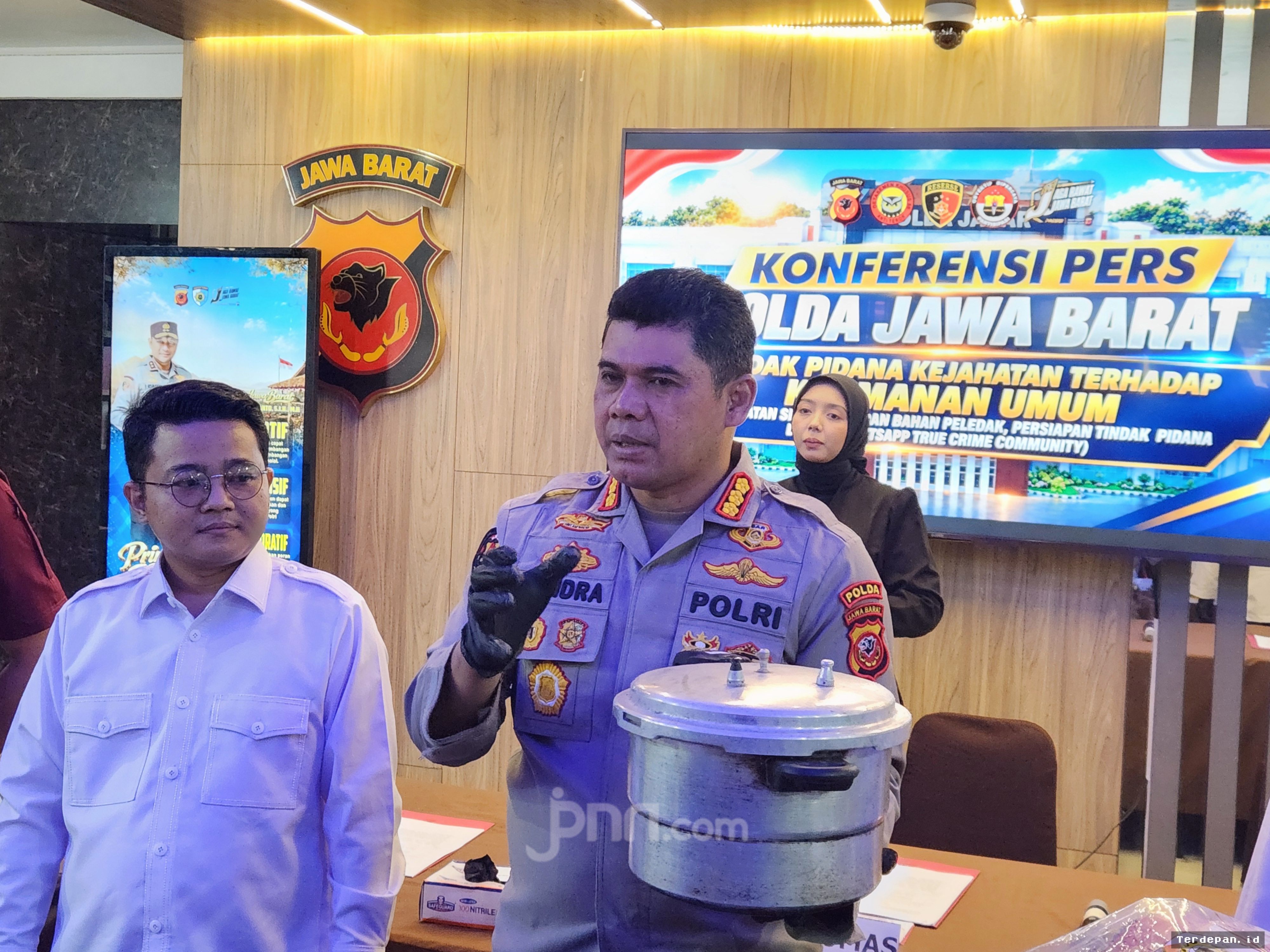 POLRI Tangkap Perajin Kayu Perakit Bom Panci di Bandung Barat