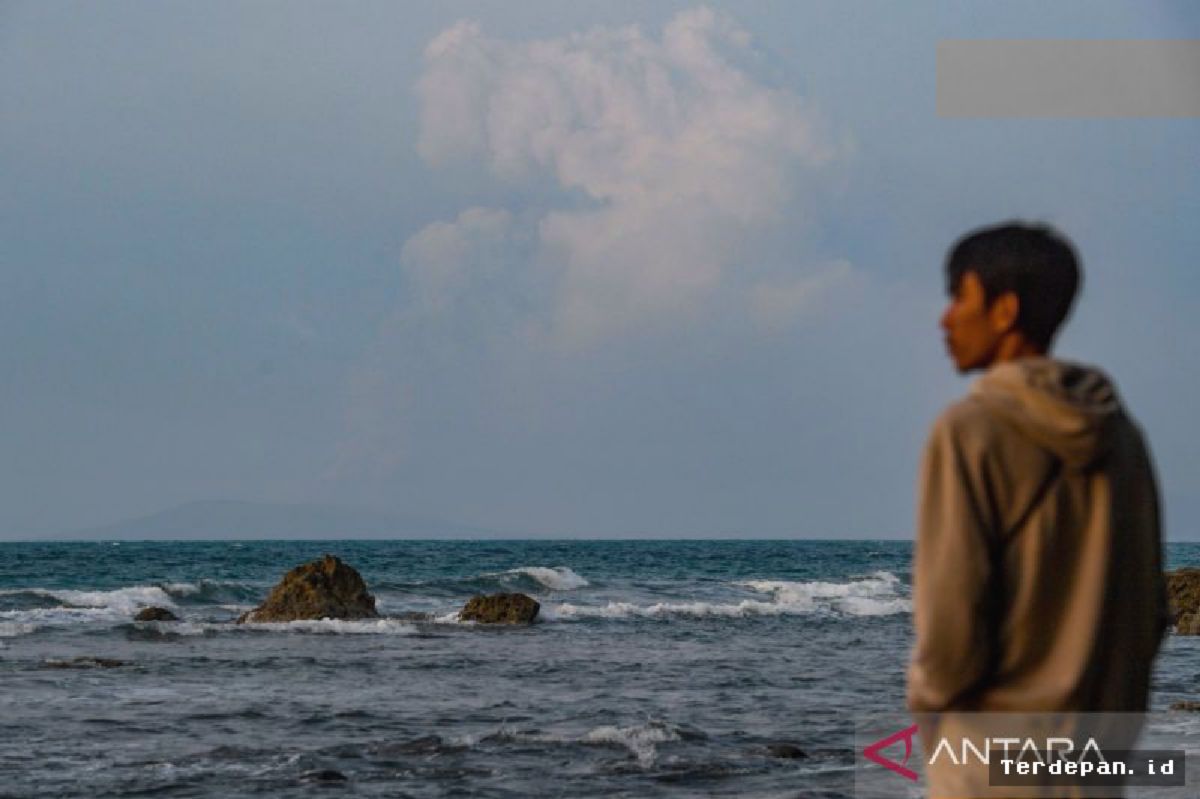 JAKARTA — Dokter UI Imbau Pertolongan Pertama Abu Vulkanik pada Mata