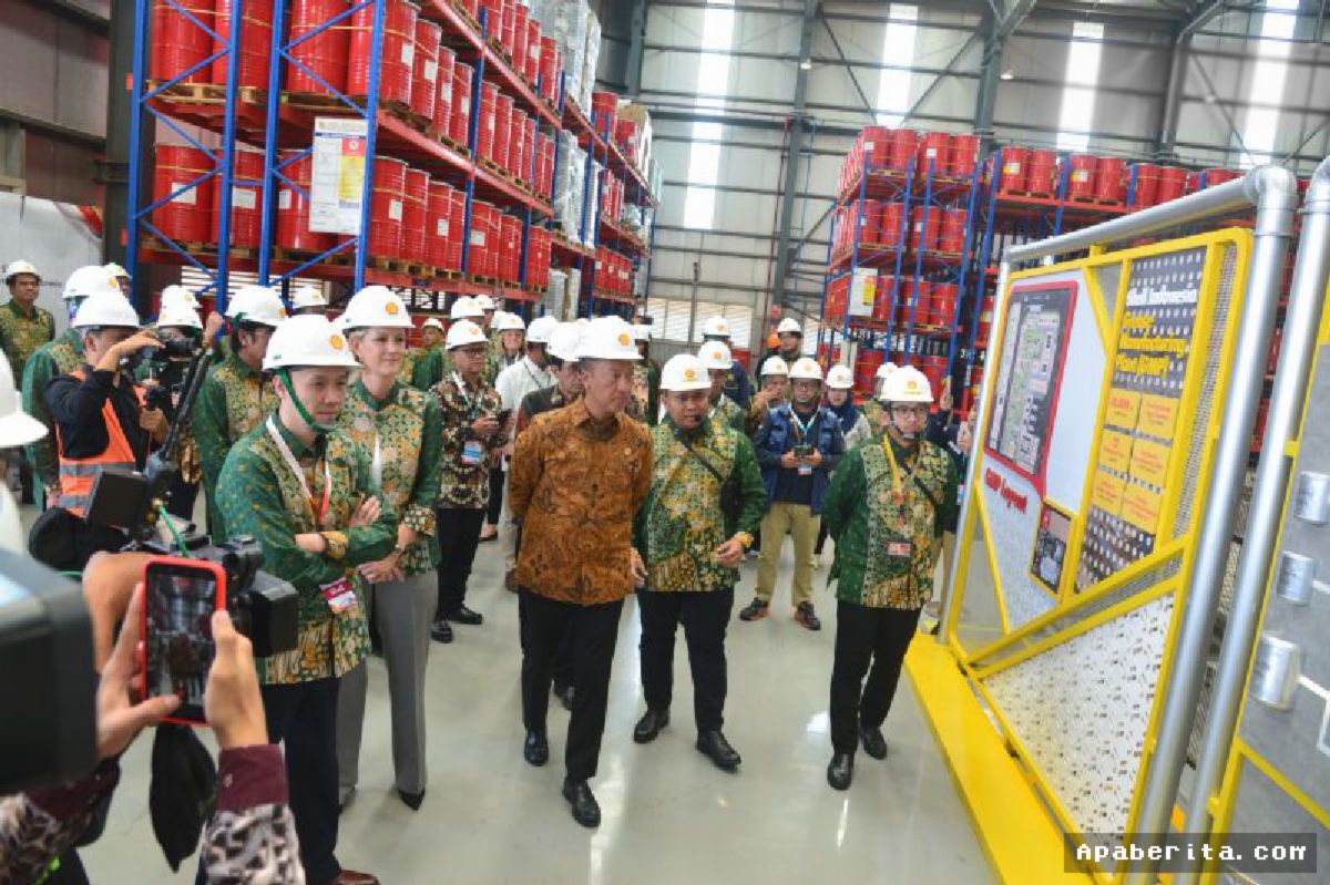 Menperin Agus Gumiwang Resmikan Pabrik Gemuk Shell Baru di Bekasi