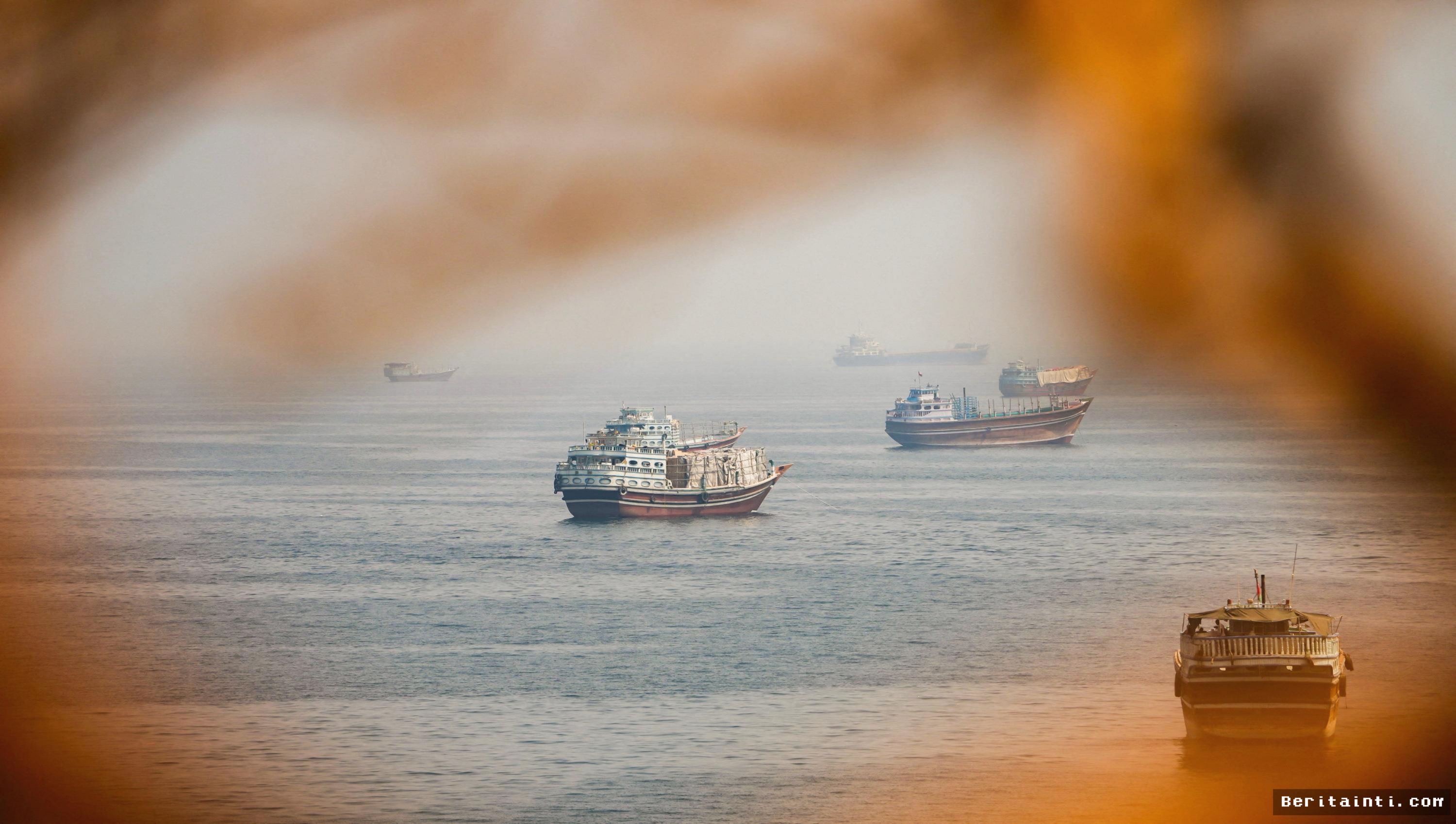 IRAN — Ledakan Guncang Selat Hormuz Menyusul Serangan Garda Revolusi