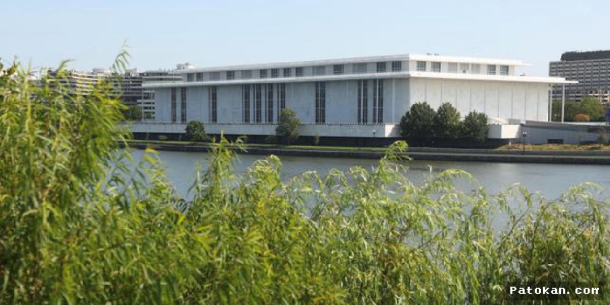 WASHINGTON — Kennedy Center Terancam Bangkrut dan Tutup Akibat Krisis Keuangan