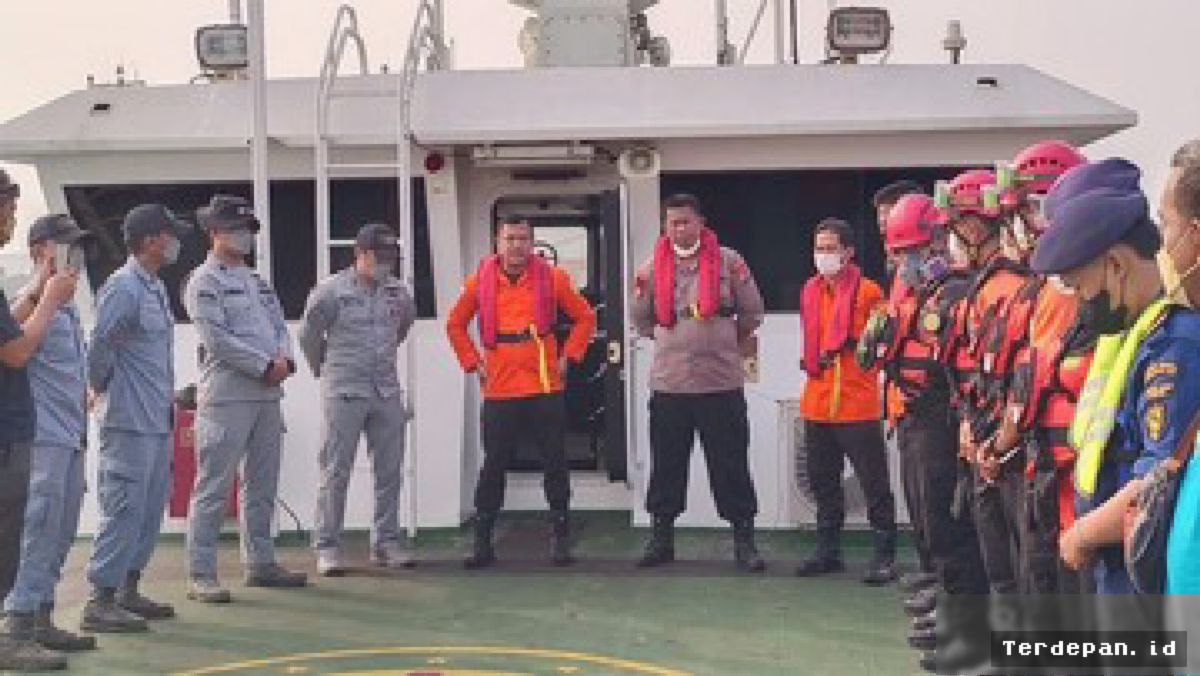 SELAT SUNDA — Polri Perkuat Pencarian 8 Korban KM Arupadatu 1