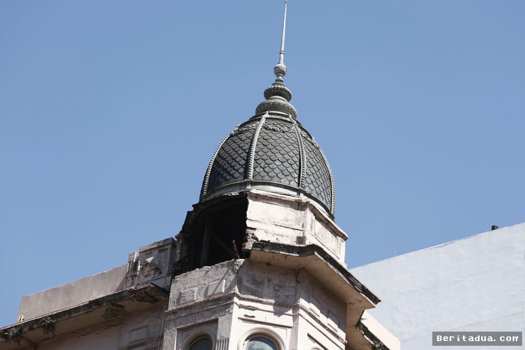 Buenos Aires: Kubah Gedung Bersejarah Runtuh, Puluhan Warga Dievakuasi